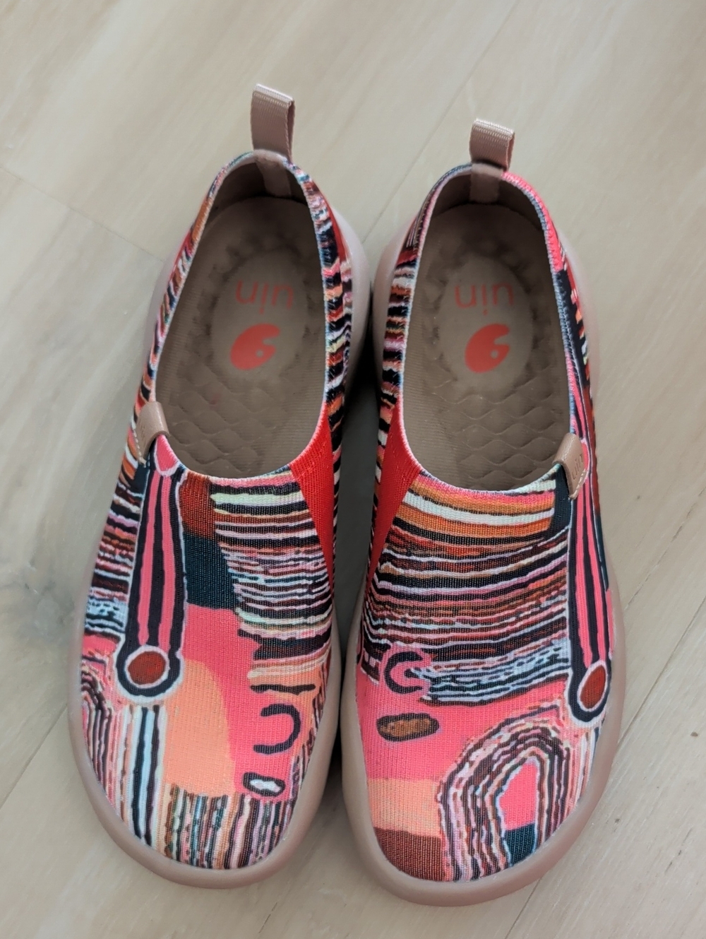 Uin Slip-On Women's Athletic Shoes in Coral Multi.